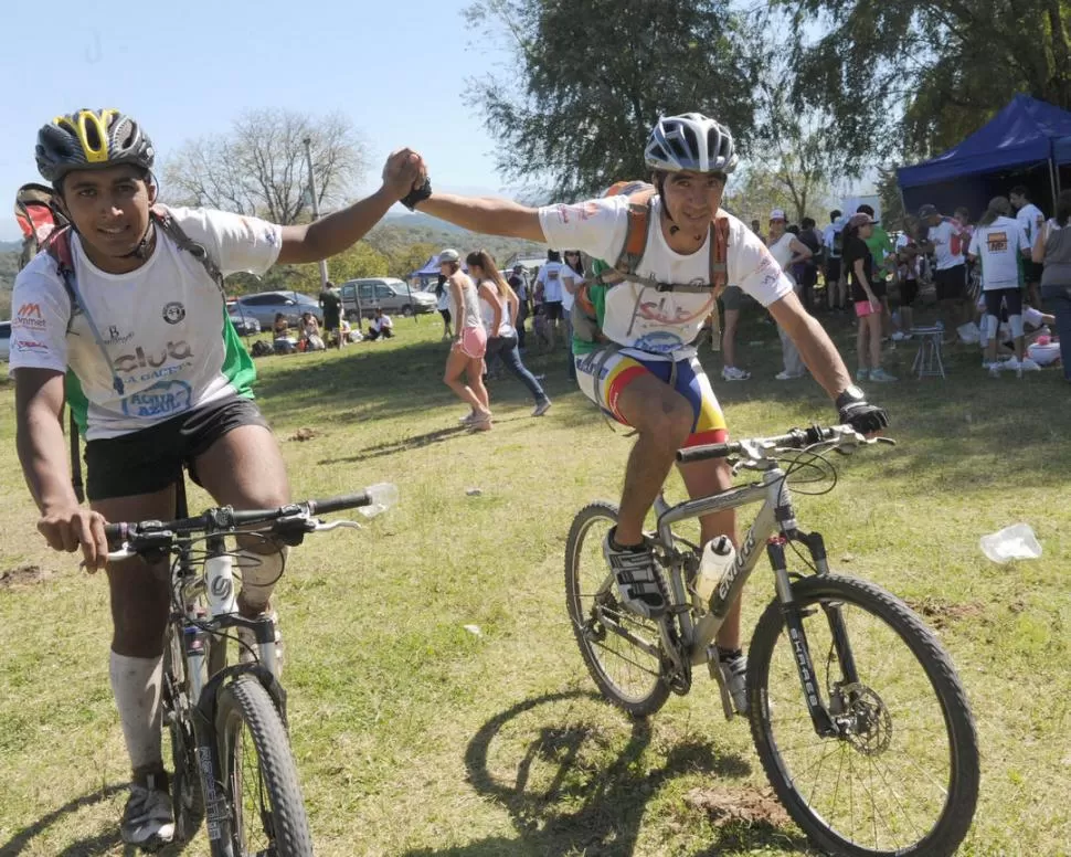 DUPLA QUE DEBUTA, GANA. González, que comenzó a correr por motivación de su compañero, siguió los consejos de Gálvez en la carrera y tuvieron un gran trabajo. 