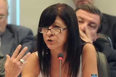 Que la lengua se la meta...