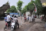 En el sur, legiones de jóvenes salen en moto a hacer picadas y a beber alcohol en las plazas
