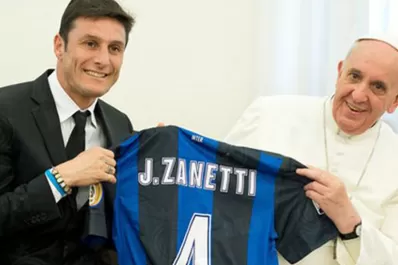 Zanetti le regaló su camiseta a Francisco