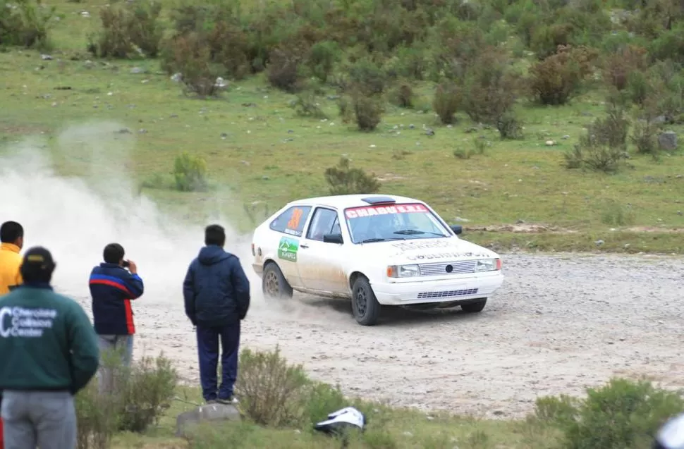 VIENE DESDE EL SUR. Mauricio Oyola tuvo un muy bien comienzo de temporada en El Mollar. El piloto oriundo de Juan Bautista Alberdi quiere andar bien con su VW Gol para defender el N° 1 de la clase N-1. 