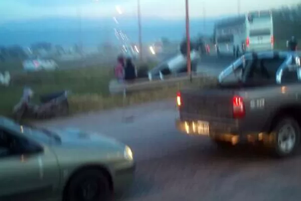 Volcó un auto en el cruce de la muerte