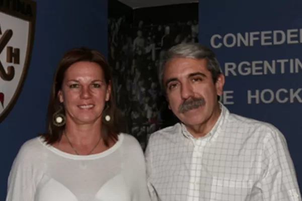 Aníbal Fernández preside la Confederación de Hockey