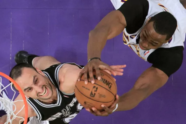 Los Spurs barrieron a los Lakers