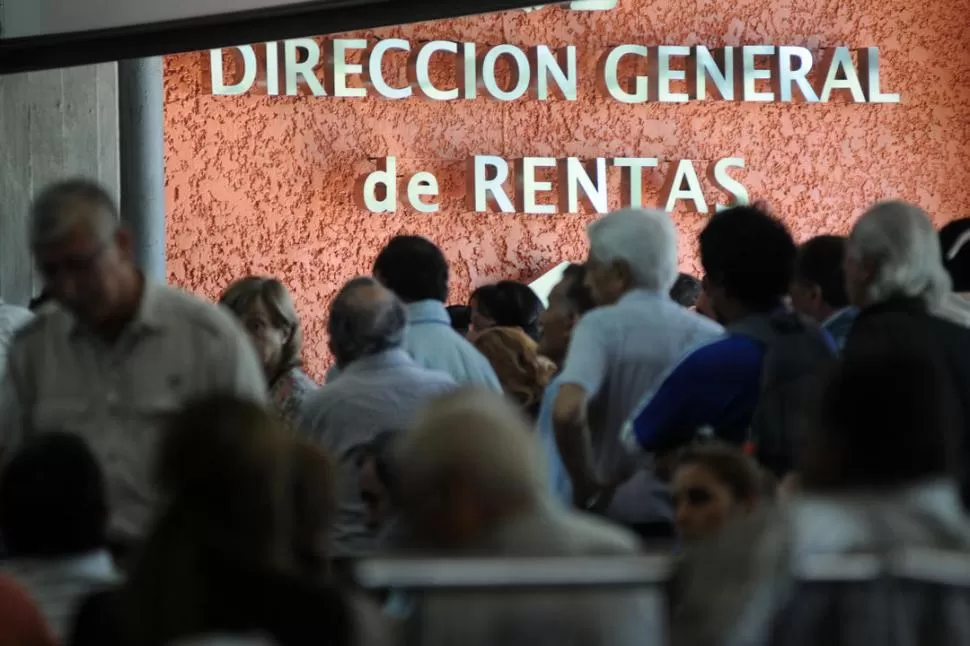 DOS FECHAS PARA EL REENGANCHE. Los que adeudan cuotas de la Ley 8.520 podrán regularizarla hasta el 17 de junio. Los de la 8.380, hasta el martes. LA GACETA / FOTO DE INéS QUINTEROS ORIO