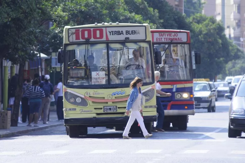 CUENTA REGRESIVA. Para evitar especulaciones de los comerciantes, además de la suba se dispondría el cambio del cospel plateado por uno dorado. LA GACETA / FOTO DE ANALIA JARAMILLO (ARCHIVO)