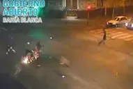 Un peatón fue atropellado por una moto y salió ileso