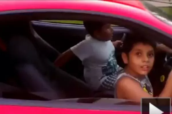 Mirá el video del niño de 10 años conduciendo un F430