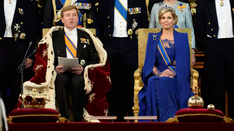 REALEZA RENOVADA. Máxima se mostró muy sonriente durante toda la ceremonia. REUTERS