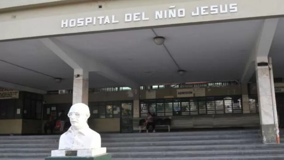 TRASLADO. Una de las dos adolescentes fue trasladada al Hospital de Niños. LA GACETA / ARCHIVO