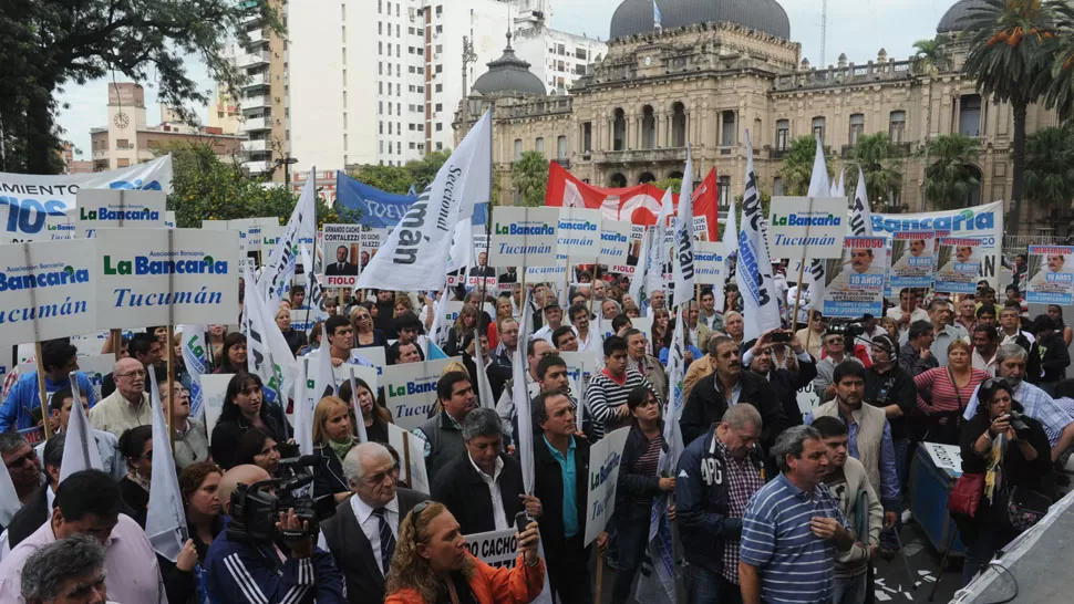 CONVOCATORIA. Mucha gente concurrió a la marcha. LA GACETA 