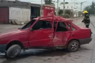 Chocó contra una columna y salió despedido por el parabrisas