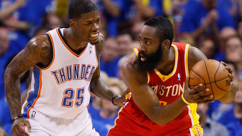 IMPARABLE. Harden volvió a liderar una victoria de los Rockets sobre su ex equipo. REUTERS