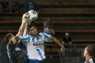 Atlético perdió ante Estudiantes en un fallo dividido