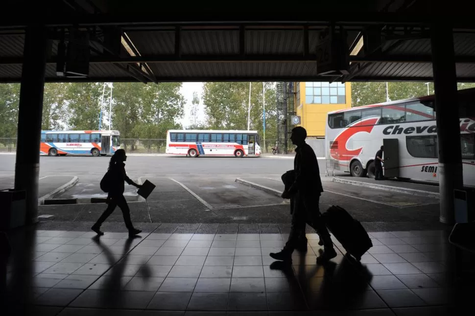 HASTA NUEVO AVISO. En la Terminal de Tucumán se informó que, por ahora, no sale ningún colectivo. LA GACETA FOTO DE DIEGO ARAOZ