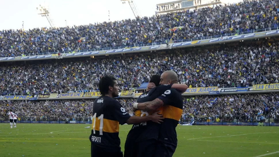 TRANQUILIDAD. El gol de Silva puso normalidad al resultado del clásico. DYN