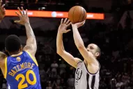 Un triple de Ginóbili resolvió un dramático partido para los Spurs