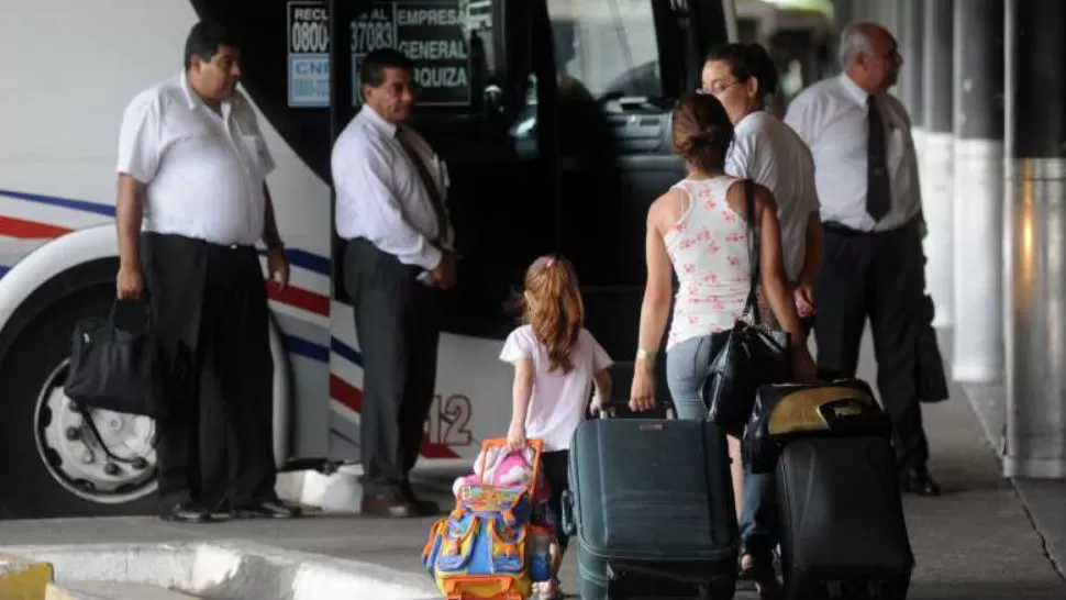 MOVIMIENTO. Ya se puede viajar en colectivos de larga distancia. LA GACETA / ARCHIVO