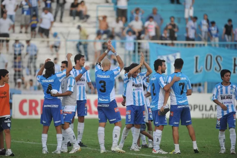 APLAUSO MERECIDO. El equipo ganó y ayer recobró pilas para volver a empezar. 