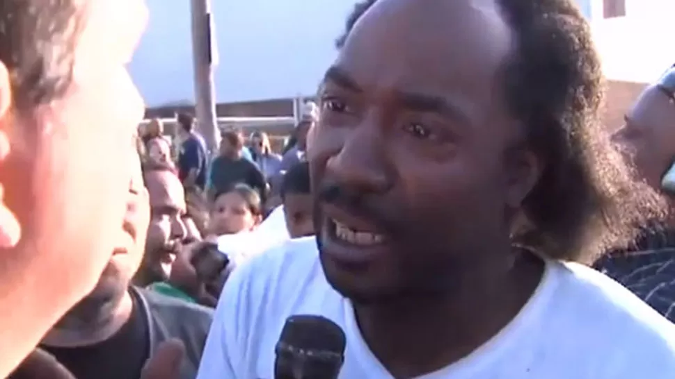 DESOPILANTE. Charles Ramsey relatando ante los medios los sucesos del día martes. CAPTURA DE VIDEO.