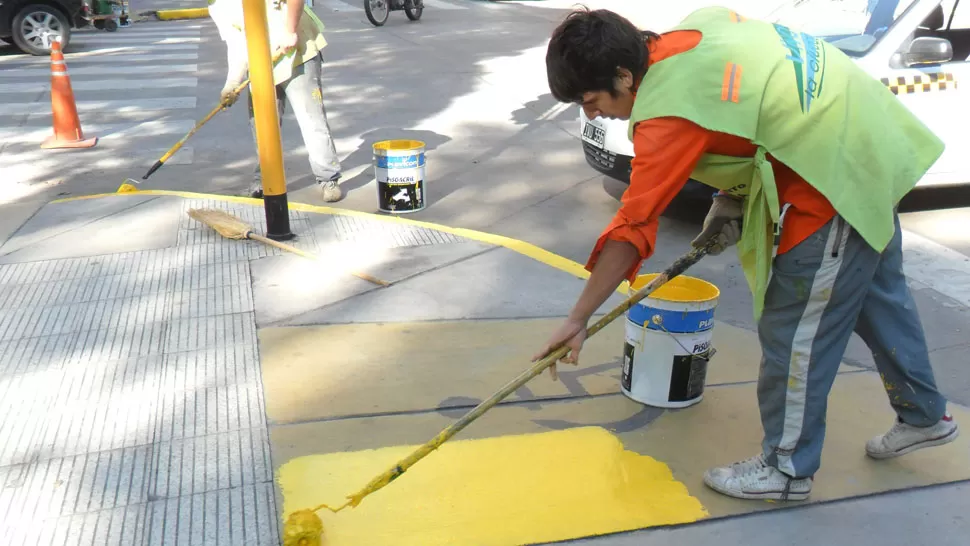 Prohibido estacionar si hay pintura amarilla