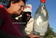 Aseguran que la virgen apareció en una botella de gaseosa en Monteros