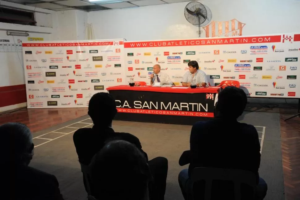 DAN LA CARA. Adrián Gasca y Miguel Zamora realizaron una conferencia de prensa para informar el panorama santo. LA GACETA / FOTO DE ENRIQUE GALÍNDEZ