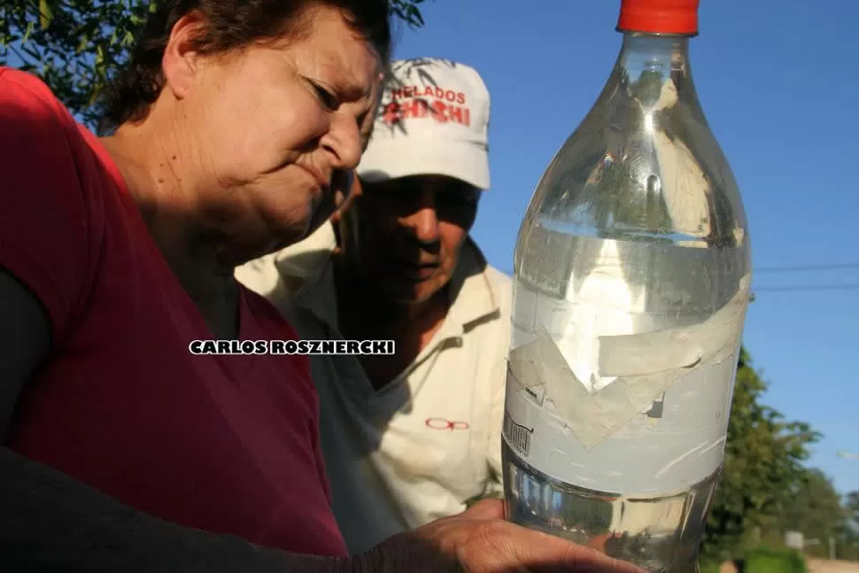 SEÑAL DIVINA. Vecinos de Monteros se reunieron para admirar lo que algunos llaman una señal. FOTO TOMADA DE FACEBOOK.COM/CARLOS.ROSZNERCKI
