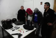 Un taxista persiguió a dos arrebatadores en moto, los chocó y así pudo atraparlos