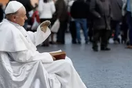 Detienen a un imitador de Juan Pablo II