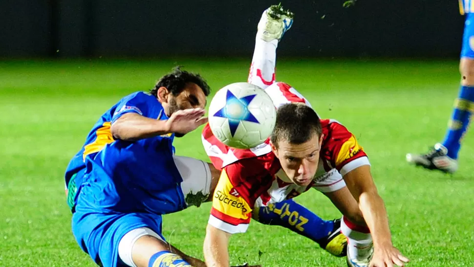 SIN GOL. Ninguno de los dos equipos logró abrir el marcador. 
FOTO DE Marcelo Lacerda / FOTOREPORTER (ESPECIAL PARA LA GACETA)