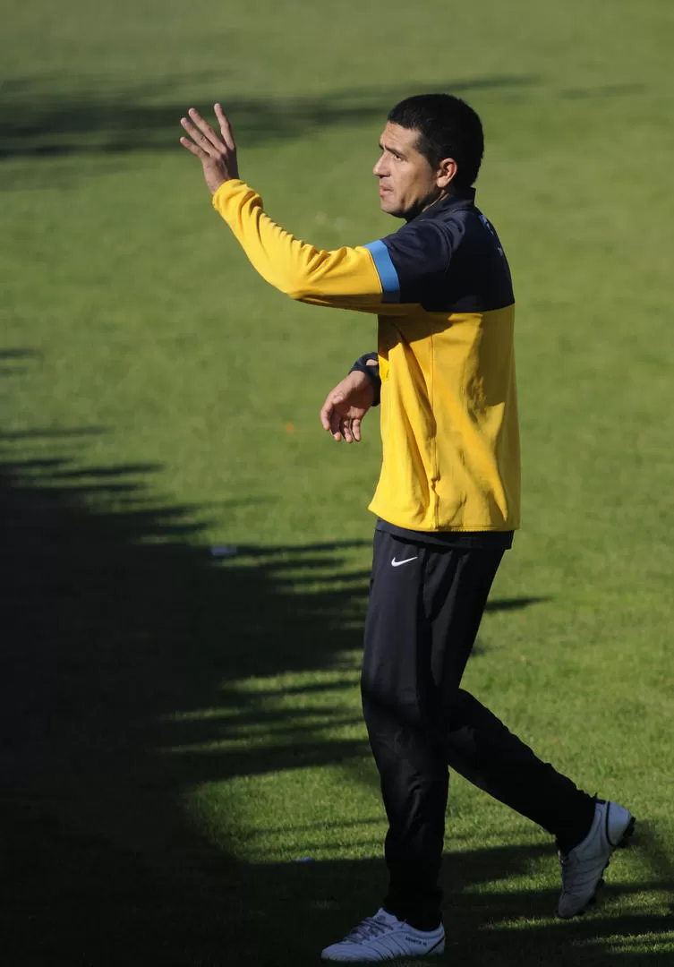 ESTÁ LISTO. Riquelme será de la partida para aportar juego limpio y claro en Boca. 