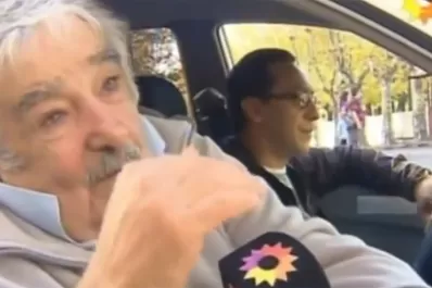 Mujica dice que Uruguay está embuchado con dólares