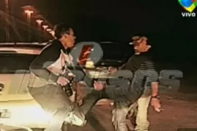 Maradona volvió al país y apedreó a periodistas