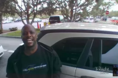 Fue por nafta y terminó cantando en un programa de televisión