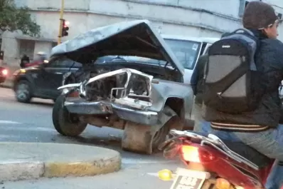 Dos camionetas chocaron en Crisóstomo Alvarez y Alem