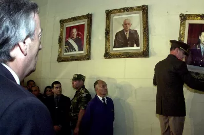 El día que Néstor Kirchner ordenó bajar el cuadro de Videla