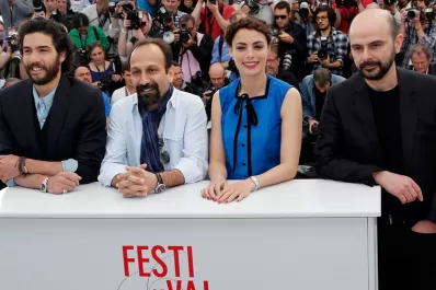 En Cannes hubo aplausos para Oriente y un robo de joyas de película