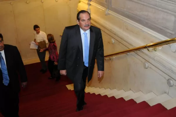 Reclaman a Alperovich que gestione créditos