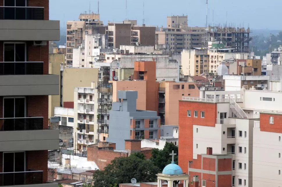 NUEVOS VALORES. Las expensas se incrementarán a partir del mes que viene, confirmó el gremio de porteros. LA GACETA / FOTO DE DIEGO ARAOZ