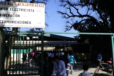 Destrozaron una escuela al lado de una comisaría