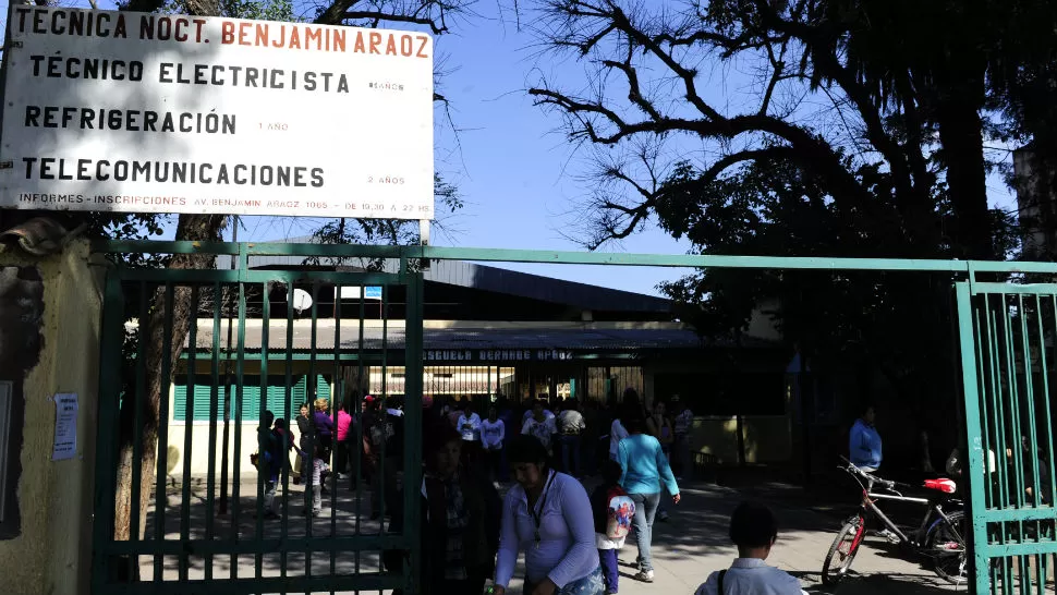 LUGAR. Los vándalos orinaron y defecaron en la oficina del director. LA GACETA / FOTO DE JORGE OLMOS SGROSSO. 