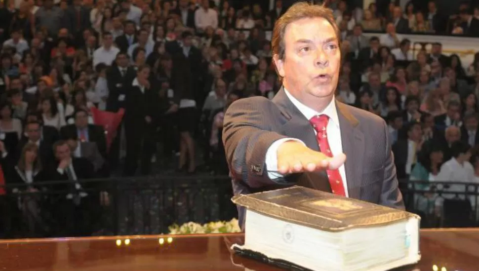 POR UN DIA. El legislador alperovichista Manuel “Manolo” Fernández a cargo del Poder Ejecutivo. LA GACETA / ARCHIVO