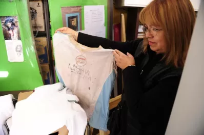 Entraron a una escuela, al lado de la comisaría, destruyeron muebles y se robaron hasta la ropa