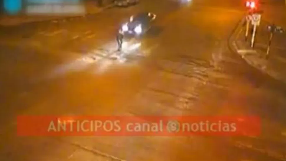 ACCIDENTE. El canillita, por suerte, no sufrió heridas de gravedad. CAPTURA DE VIDEO