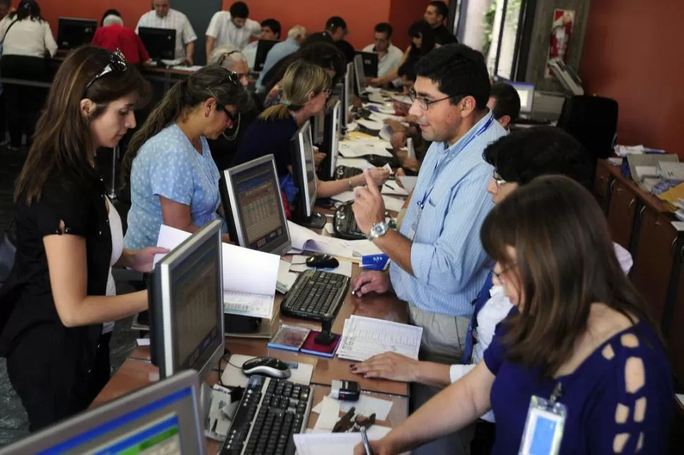 TODO LISTO. Los empleados de Rentas comenzarán hoy a recibir las solicitudes de los contribuyentes en mora. LA GACETA / FOTO DE ANALIA JARAMILLO (ARCHIVO)