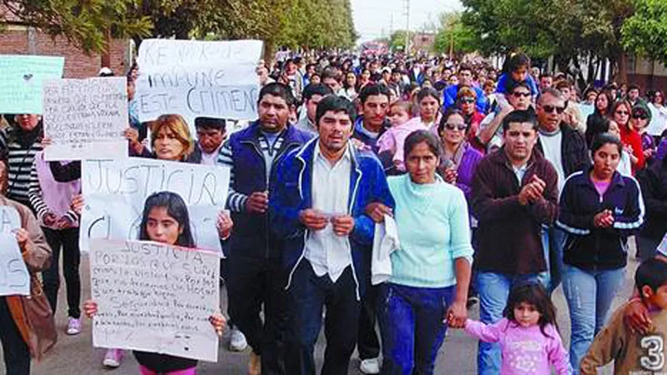 MARCHA. Ayer se realizó una concentración para pedir el esclarecimiento del crimen. FOTO TOMADA DE CLARIN.COM