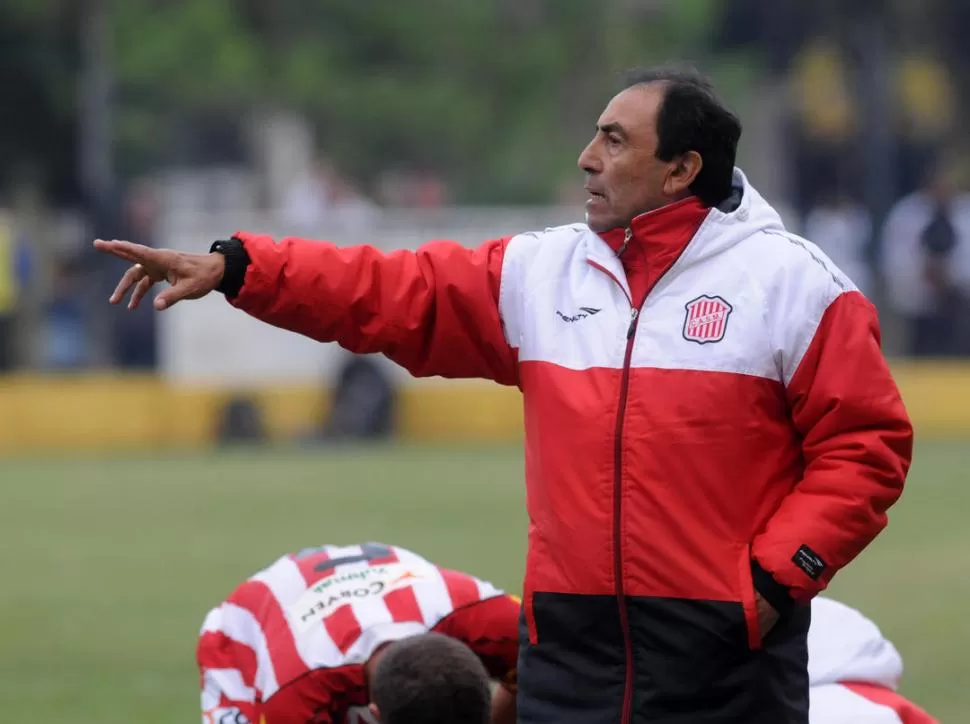 PUSO PRIORIDADES. Carlos Roldán ayer prefirió no hablar de lo ocurrido con Héctor López, por mantener la concentración al 100% en el partido ante Libertad (1 a 1). FOTO DE JAVIER ESCOBAR (ESPECIAL PARA LA GACETA)