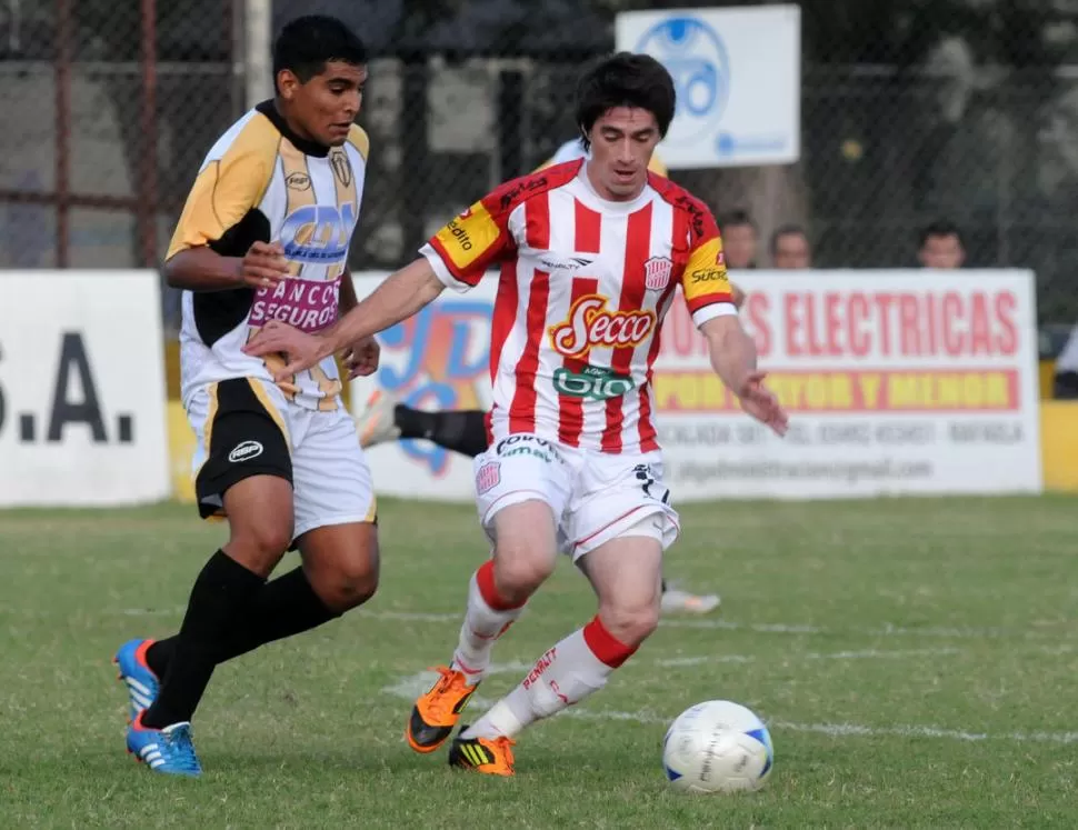 CUMPLIÓ CON CRECES. Lescano recibió la confianza del DT para seguir entre los 11 y con su gol salvó al equipo de la caída. 