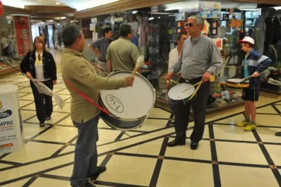 Comerciantes del microcentro y el gremio discrepan sobre cómo será la actividad durante el feriado